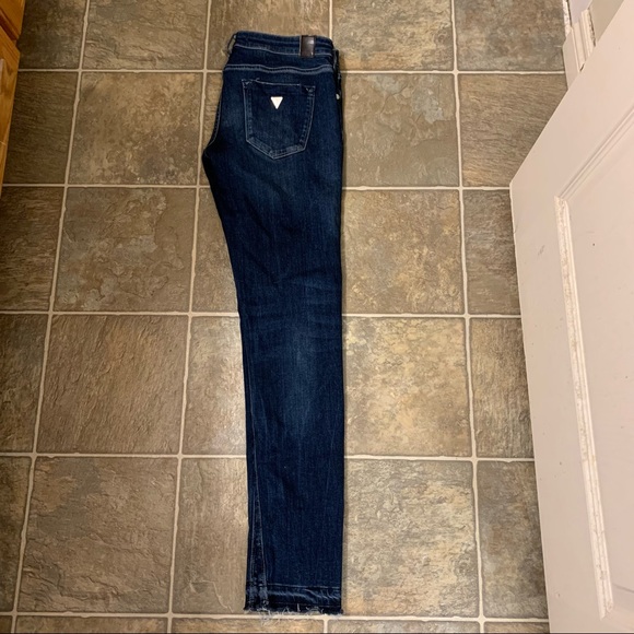 Guess Ultra Low Rise Skinny Jean - 29 reg. - Picture 2 of 10